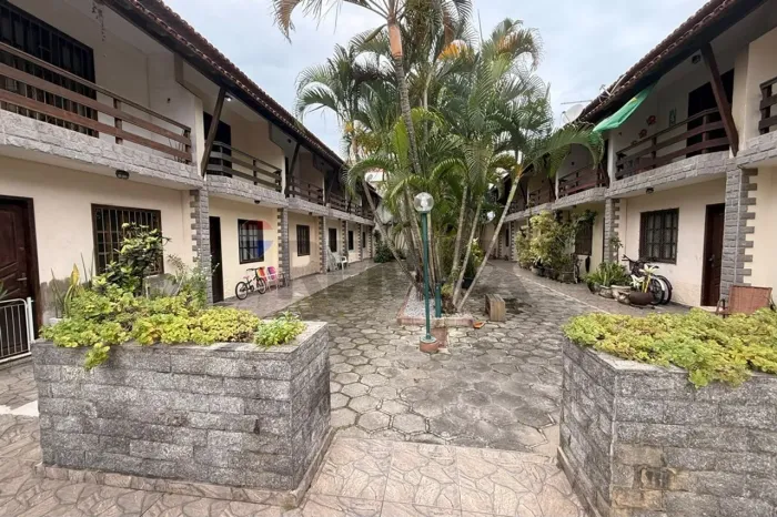 Casa à Venda em Condomínio no Jardim Caiçara Cabo Frio | 2 Suítes e Garagem Coberta