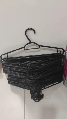 35 Cabides de plastico 