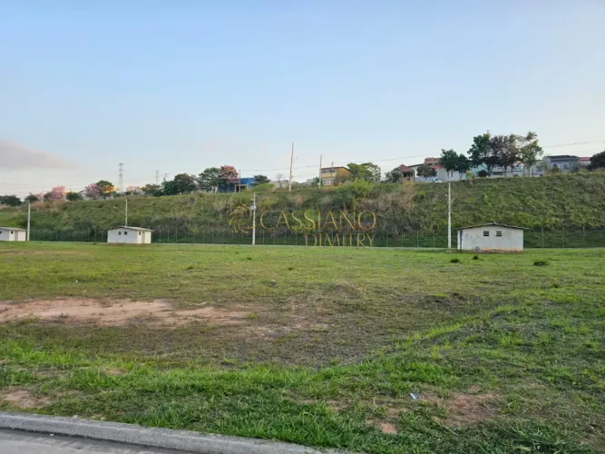 Terreno em Condomínio Fechado - 666,00m² - Jacareí - SP.