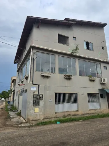 AZ IMÓVEIS VENDE 220 MIL À VISTA. Casa no 3° pavimento sem garagem.