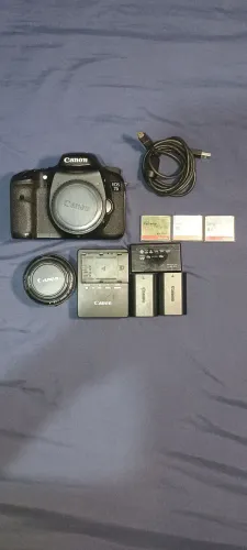 Câmera 7d em perfeito estado + 50mm (foco apenas manual) + cartão+ carregador + 2 bateria