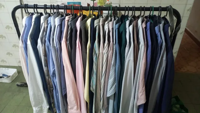 LOTE 30 CAMISAS SOCIAL MANGAS LONGAS PARA BRECHÓ