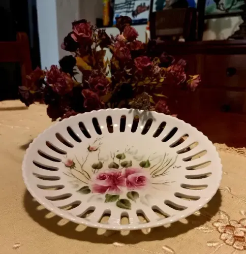 Prato de porcelana Schmidt, pintado a mão lindo e muito antigo