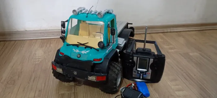Caminhão RC Unimog Controle Remoto - Pronto para Uso