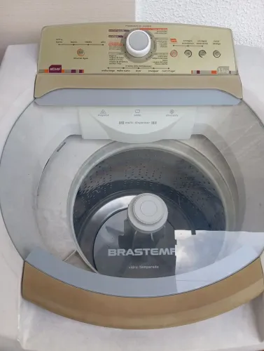 Máquina de lavar 11 litros. Pronta para uso. Sem defeito. No valor de 700 reais. Perfeita.