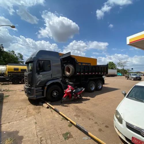 Vende-se 24 250 costellatio caminhão todo revisado no ponto de trabalhar 