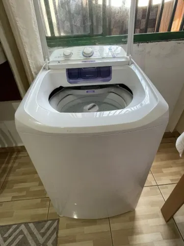 Máquina lava roupas Electrolux 10 kg 3 anos de uso.