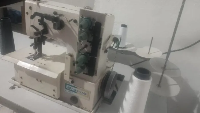 Máquina de costura industrial Galoneira 