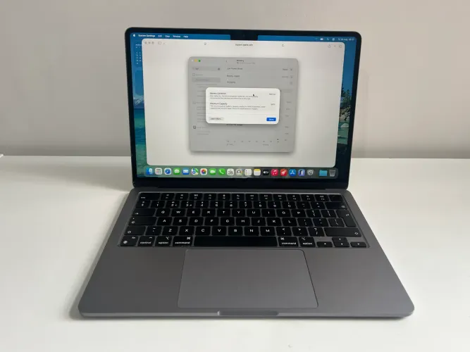 MacBook Air M3 8gb //256gb 99%