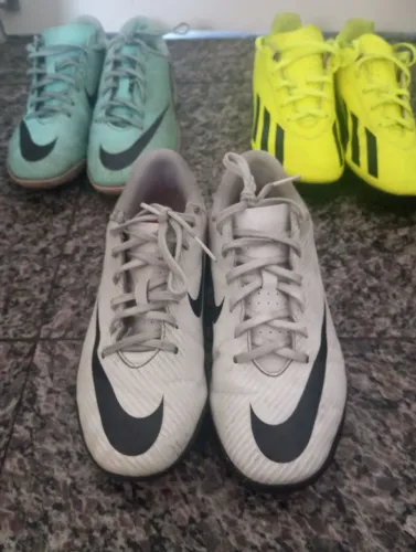Chuteira society Adidas e Nike (2 mercurial, 1 Adidas crazyfast).R$120 CADA