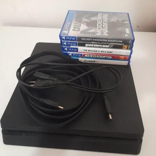 Vende-se Ps4 Slim 1TB + 5 Jogos Físicos + alguns Digitais.