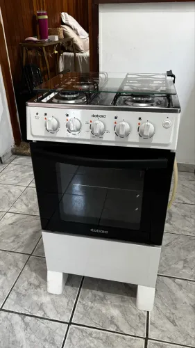 Fogão sem nenhuma avaria menos de um ano de uso