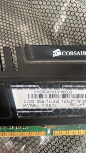 2 Memórias ram ddr3 8gb corsair 1600MHz