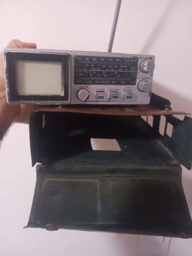 Rádio TV Antiga portátil Embassy