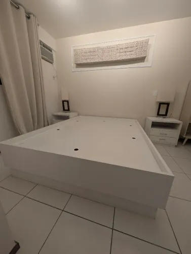 Cama Queen Branca Robusta c/ Borda de Encaixe + 6 Gavetas (Já Desmontada)