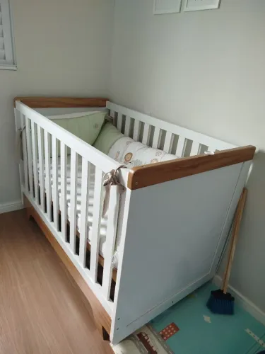 Berço que Vira Cama + Colchão