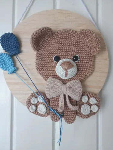 Porta maternidade de urso em amigurumi 