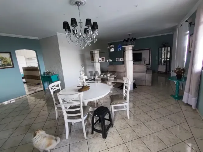 Casa com 3 quartos à venda no Jardim América II em Valinhos/SP - Sobrado amplo com salão