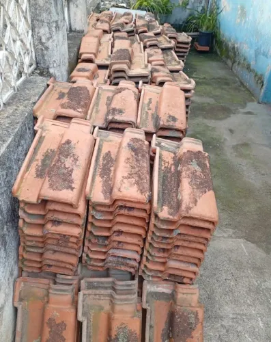 Vendendo Telhas Usadas