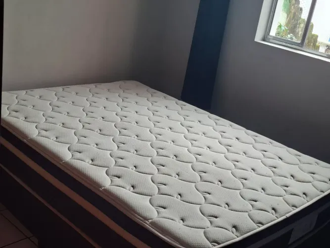 Cama box de casal usada