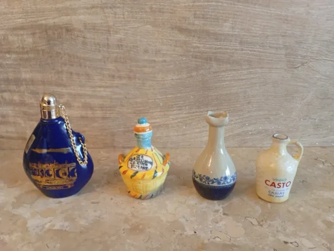 4 mini garrafinhas de bebidas colecionáveis 