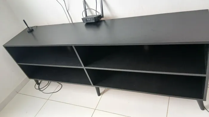 Vendo Rack preto semi novo para TV de até 75 Polegadas
