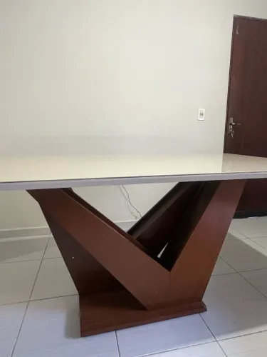 Vende-se mesa de jantar 6 lugares