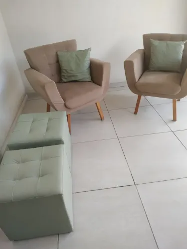 Conjunto Recepção Para Studio/Salao/Casa (2 Cadeiras 2 Puffs 2 Almofadas)