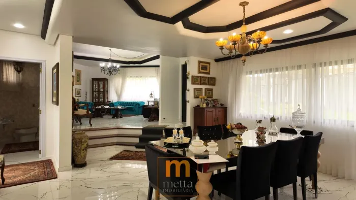 Casa de 357,13m², com 3 suítes, sala de estar e jantar, no bairro João Paulo.