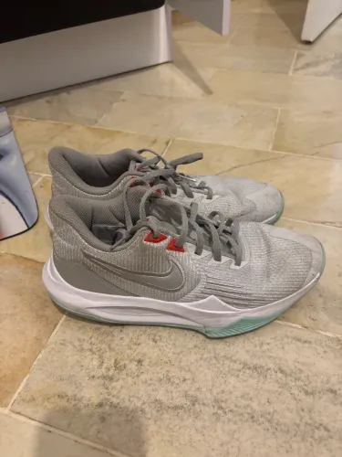 Tênis Nike precision 5