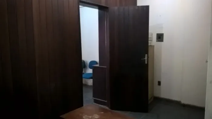 Alugo por 600 Reais, sala comercial no bairro da Campina.