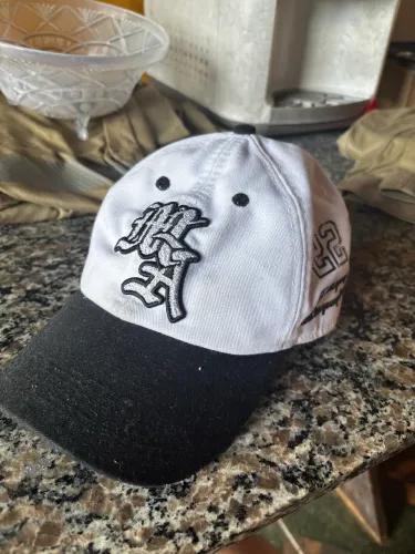 Vendo boné da amiri 
