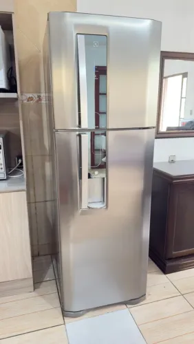 Geladeira Electrolux Frost Free 380L Inox DW42X c/ Dispenser - Excelente Estado