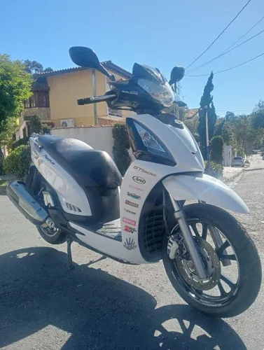 Kymco People GTI 300