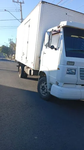 vende se caminhão com plataforma