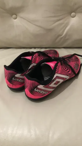 2 chuteiras umbro tamanho 43