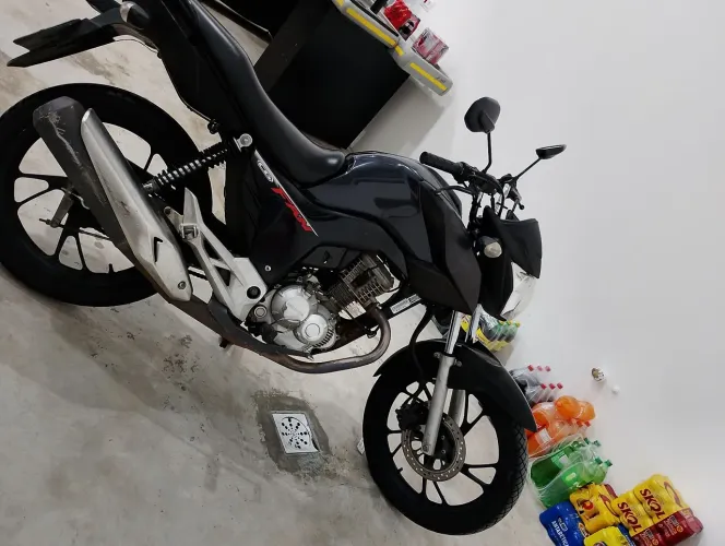 160 FAN, Moto conservada, único dono, chave reserva e vai com 2 capacetes bons San Marino