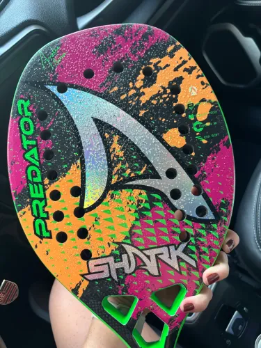 Raquete Beach Tennis Skark Predator. Acompanha case