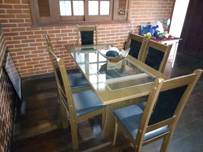 Mesa salá de jantar com seis cadeiras