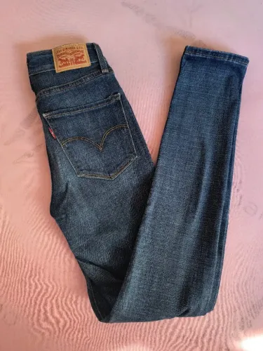 Calça feminina Levi's