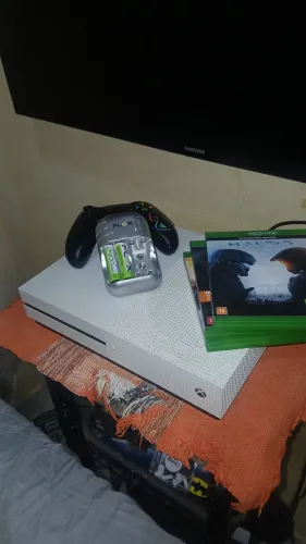 Xbox one s 1TB +Carregador de pilhas