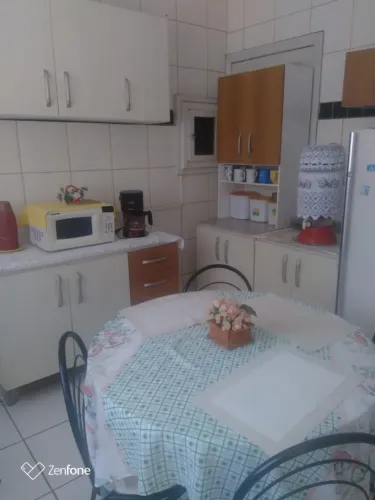Quarto Individual Mobiliado no Centro, próximo do Muffato da rua XV