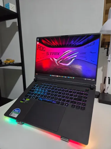 Notebook Asus ROG Strix G16 - I9-14900HX + RTX 5060 + 16GB RAM (NOVO)