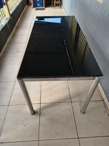 Mesa em inox com tampa de vidro