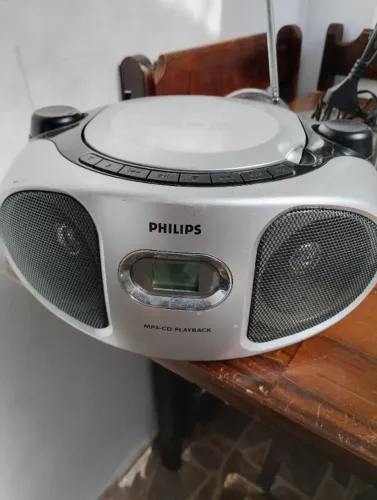 Rádio AM e FM com CD portátil 