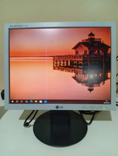 Monitor LG 15 polegadas, com cabos.