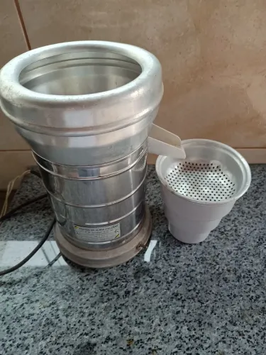 Vendo Espremedor Extrator de Suco Laranja Industrial Inox 500w, 110V, funcionando. Leia.