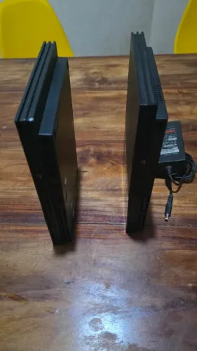 3 Playstation 2 ( 2 com defeito)