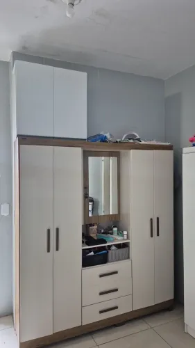 Vende-se coisas pra dentro de casa