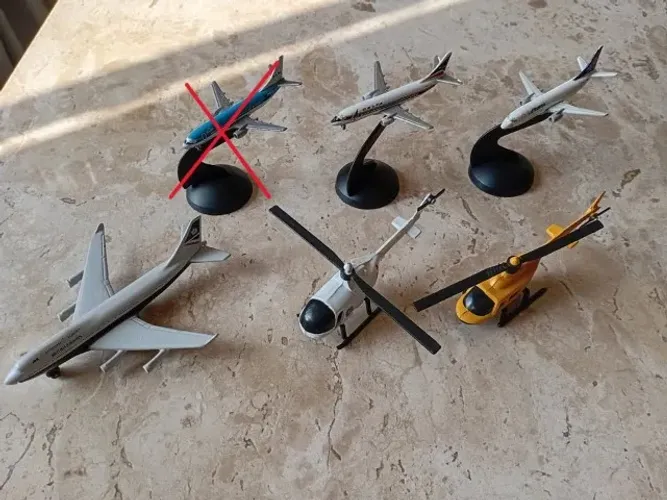Coleção de aviões e helicópteros em miniatura